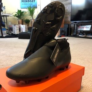 Nike Phantom VSN Academy Men soccer cleats